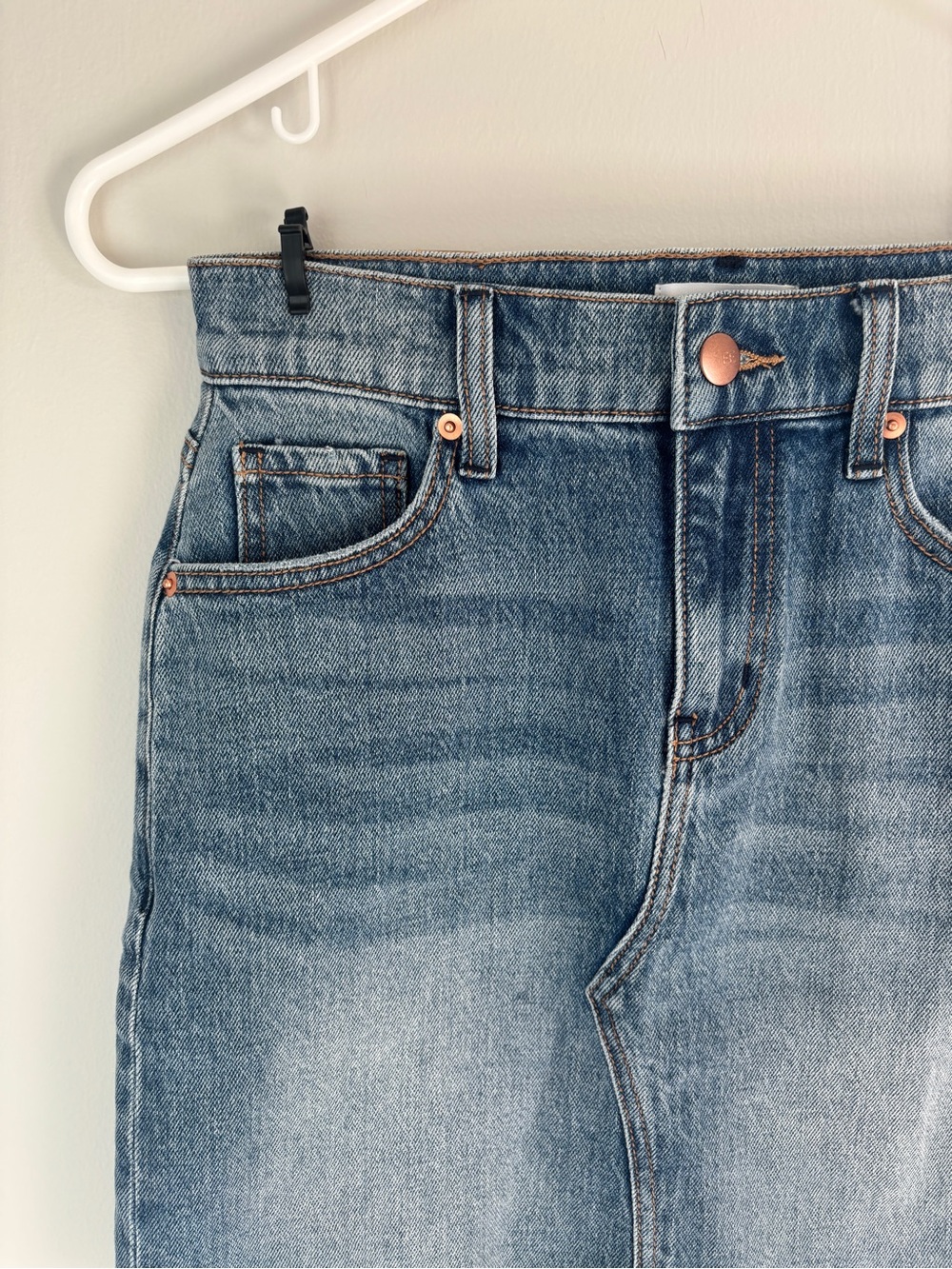 Evereve Washed Blue Denim Mini Skirt - Picture 2 of 4